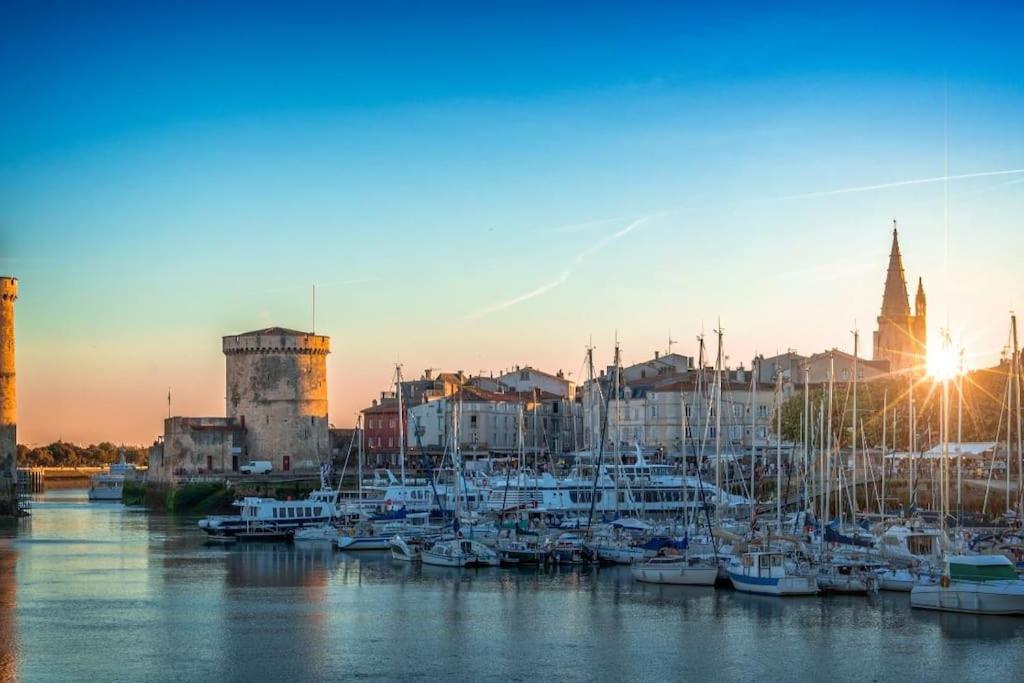Appartement Plein Charme Aux Minimes Terrasse Calme + Parking à La Rochelle  Extérieur photo