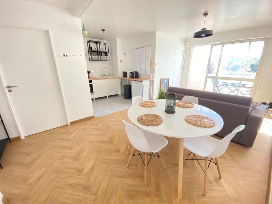 Appartement Plein Charme Aux Minimes Terrasse Calme + Parking à La Rochelle  Extérieur photo